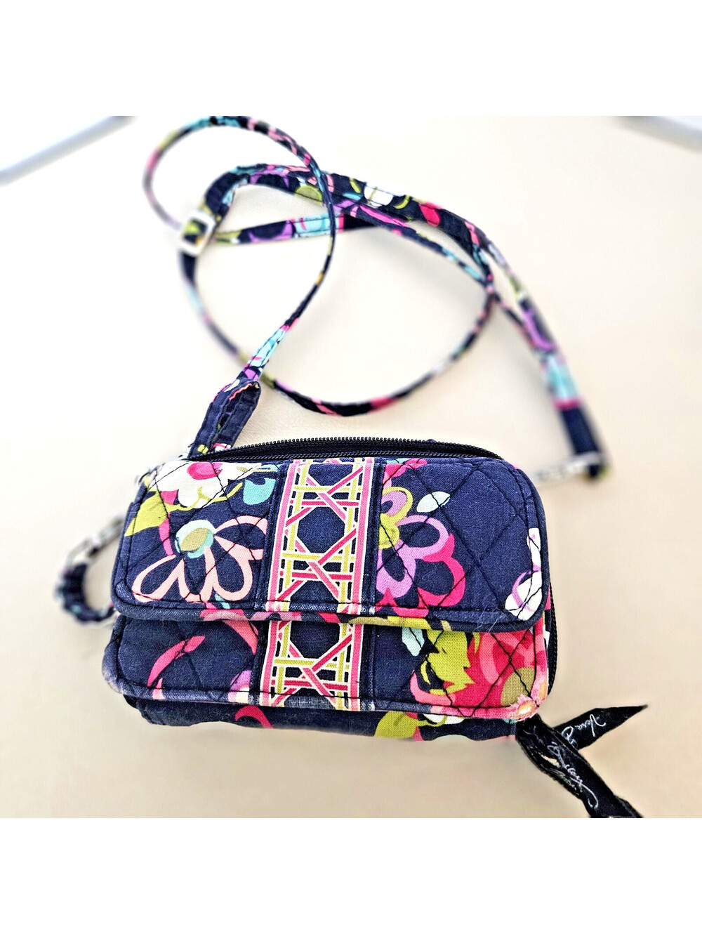 Vera Bradley Quilted Floral Wristlet Wallet Clutch Navy Pink Red Interior Zip Co
